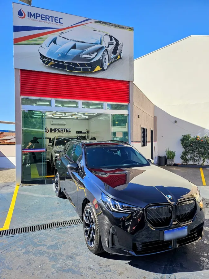 BMW em frente à Impertec Estética Automotiva em Uberaba MG