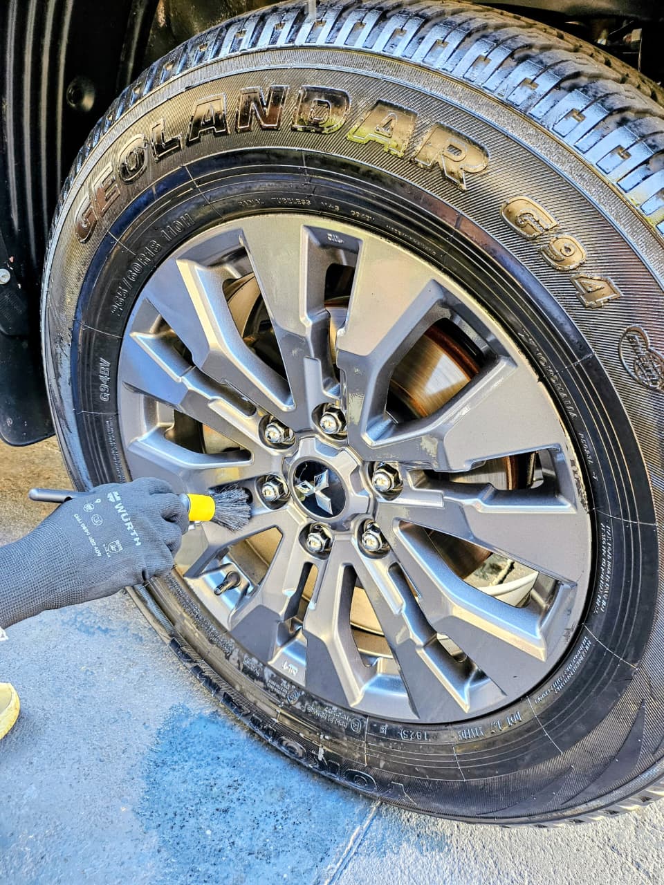 Limpeza detalhada de roda automotiva na Impertec em Uberaba
