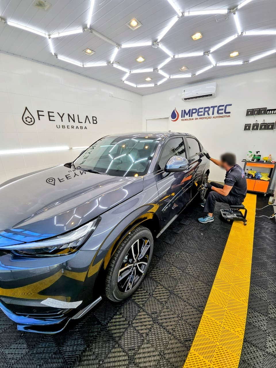 Tecnologia FEYNLAB utilizada na proteção automotiva em Uberaba