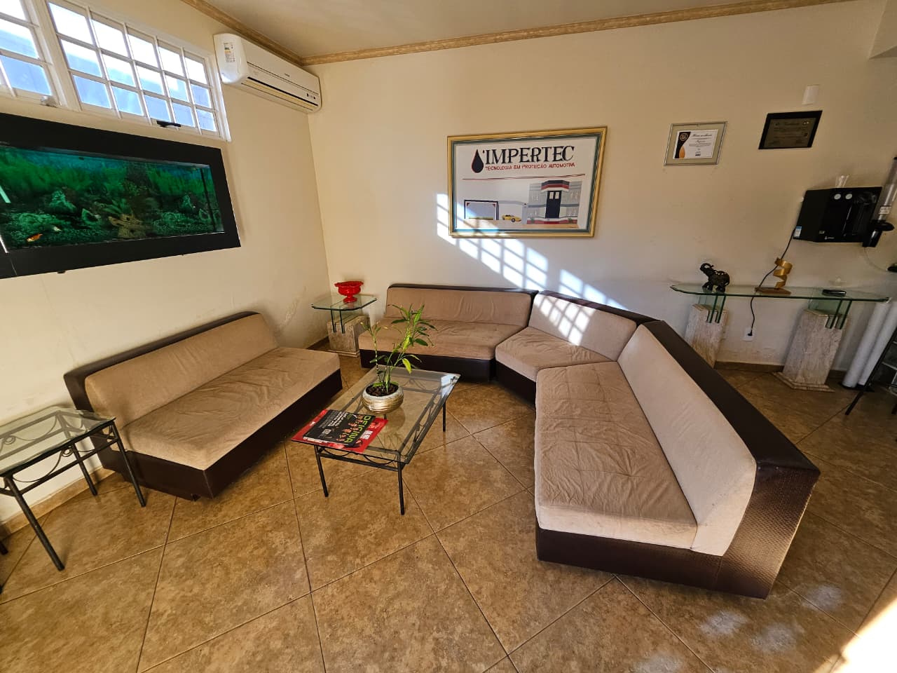 Sala de espera da Impertec Estética Automotiva em Uberaba